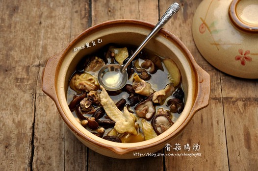 香菇炖鸡汤的做法