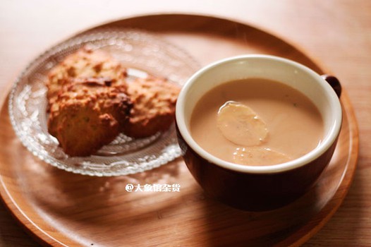 香蕉奶茶的做法