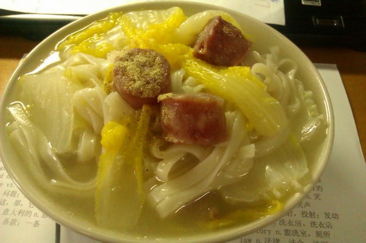 腊肠白菜面的做法