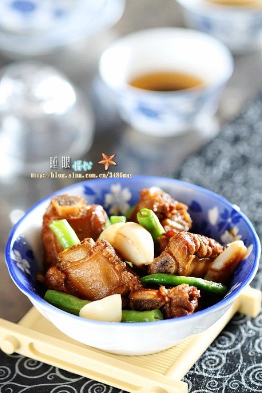 排骨焖豆角的做法