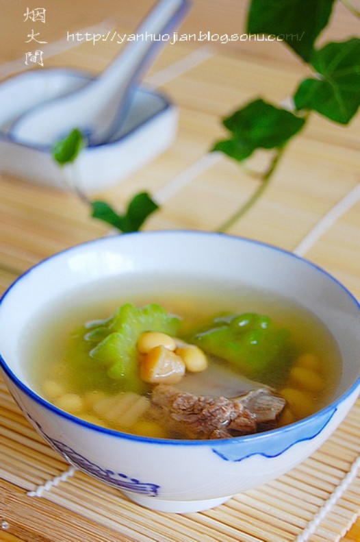苦瓜黄豆排骨汤的做法