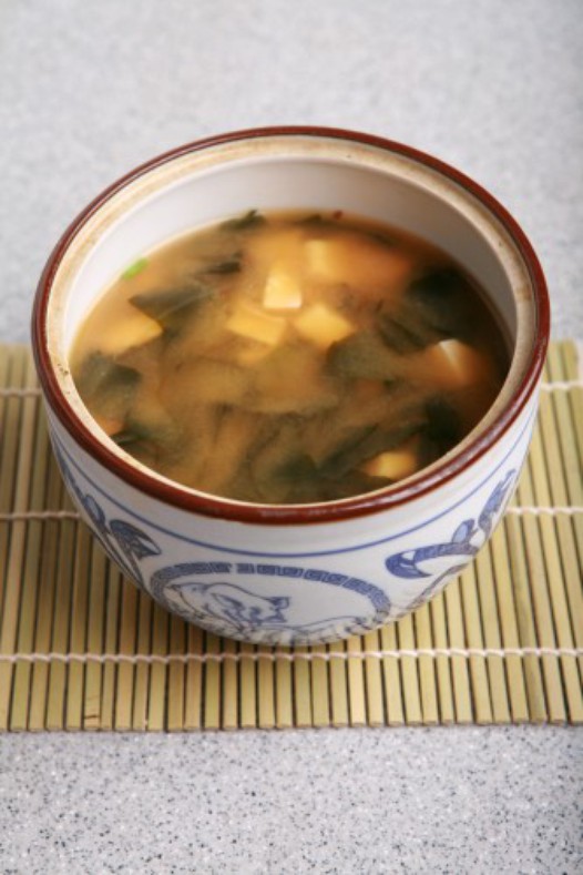 豆腐裙带菜味噌汤的做法