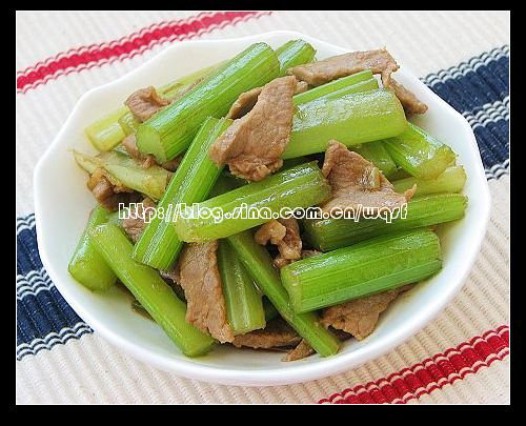 芹菜炒牛肉的做法
