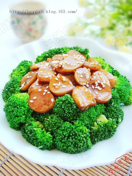 杏鲍菇扣西兰花的做法