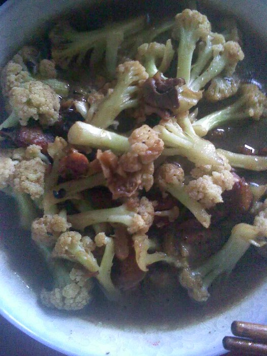 菜花炒鸡块的做法