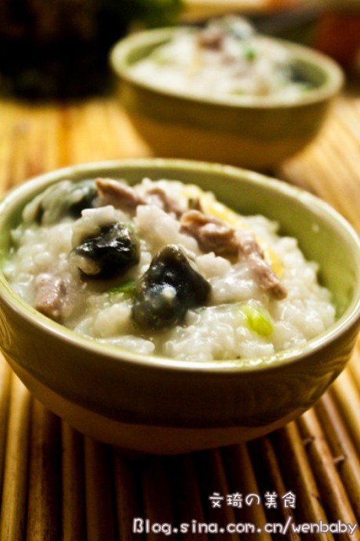 砂锅皮蛋瘦肉粥的做法