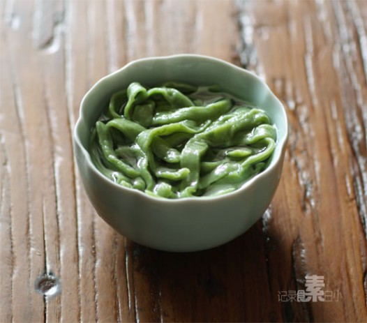 菠菜手擀面的做法