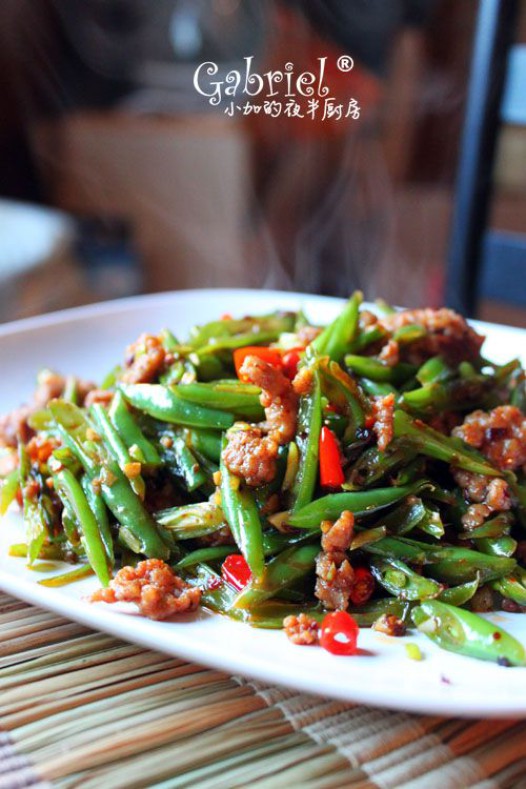 老干妈肉末四季豆丝的做法