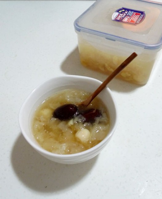 银耳莲子羹的做法