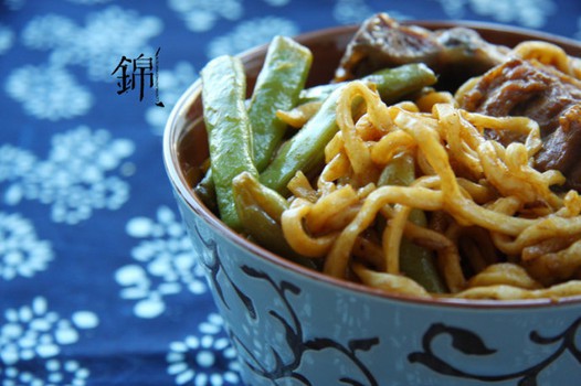 排骨豆角焖面的做法