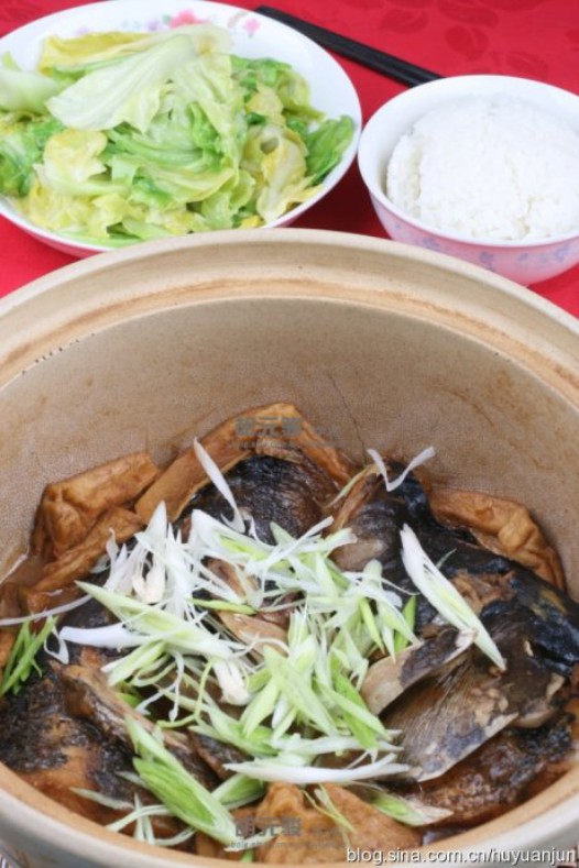 砂锅鱼头豆腐煲的做法