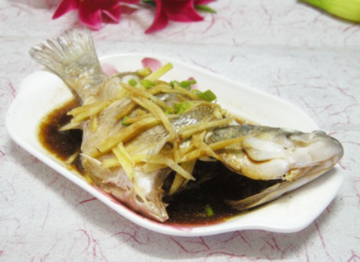 清蒸鲈鱼的做法