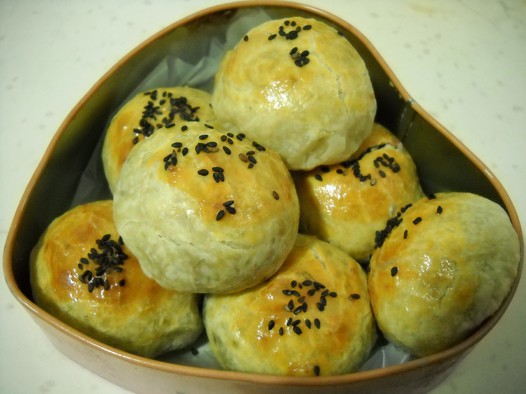飞饼版蛋黄豆沙酥皮点心的做法