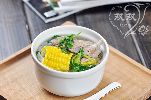 玉米排骨汤的做法