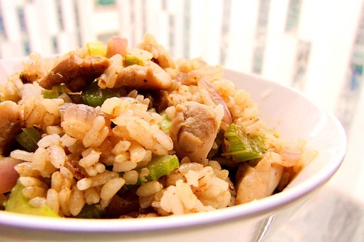 蚝油鸡丁炒饭的做法