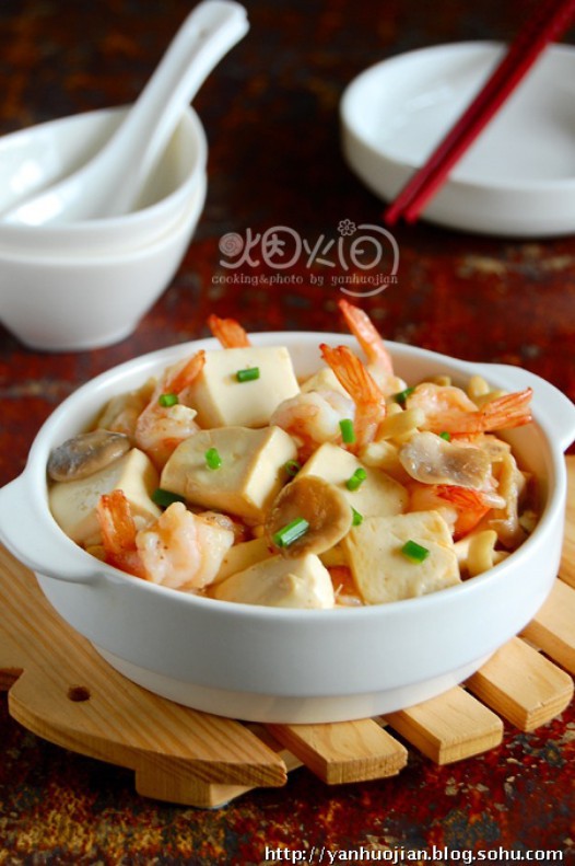 鲜虾蘑菇烧豆腐的做法