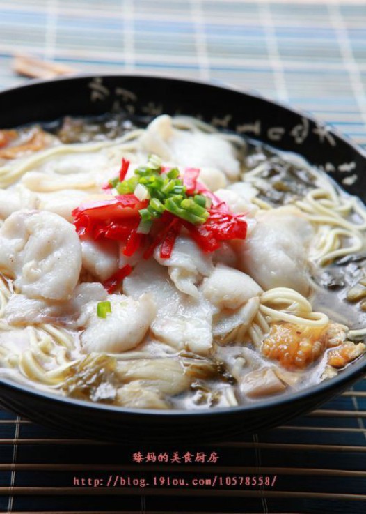 酸菜鱼片面的做法