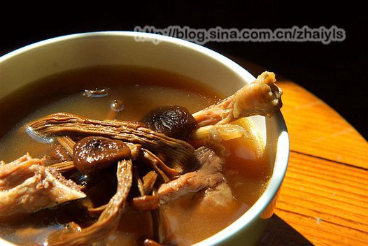 茶树菇煲鸡汤的做法