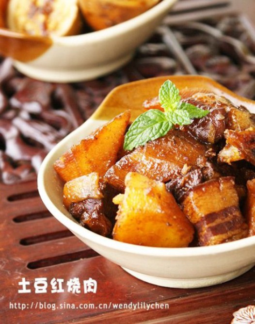 土豆红烧肉的做法