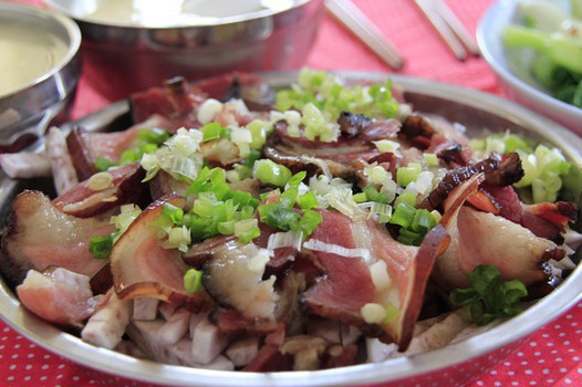 腊肉蒸芋丝的做法