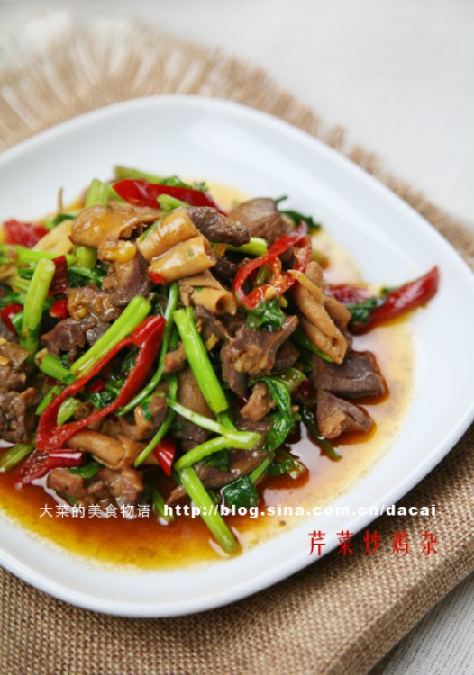 芹菜炒鸡杂的做法