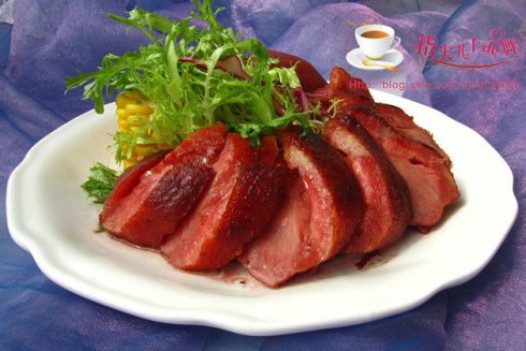 烟熏鸭脯肉红酒梨的做法