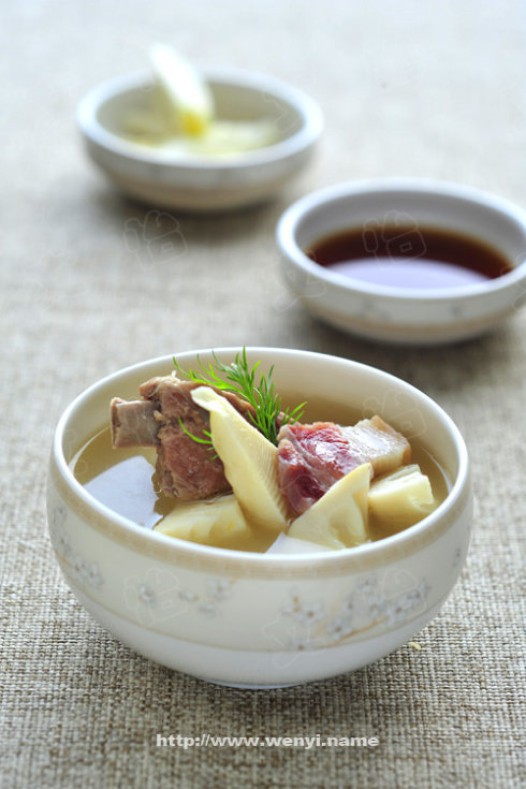 春笋咸肉排骨汤的做法
