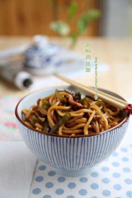 尖椒肉丝面的做法