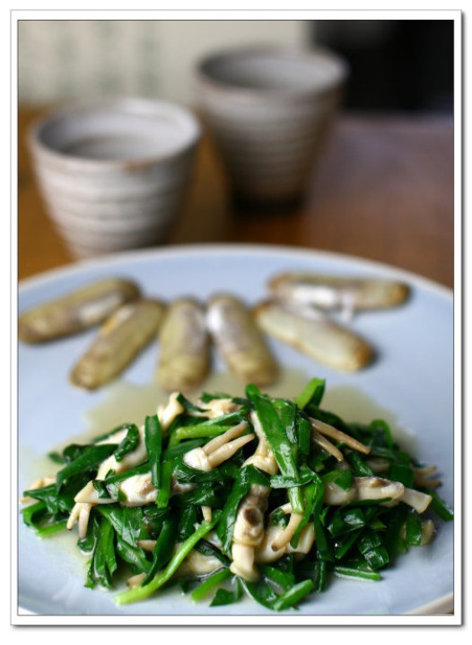 蛏子炒韭菜的做法