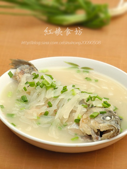 萝卜丝鲫鱼汤的做法