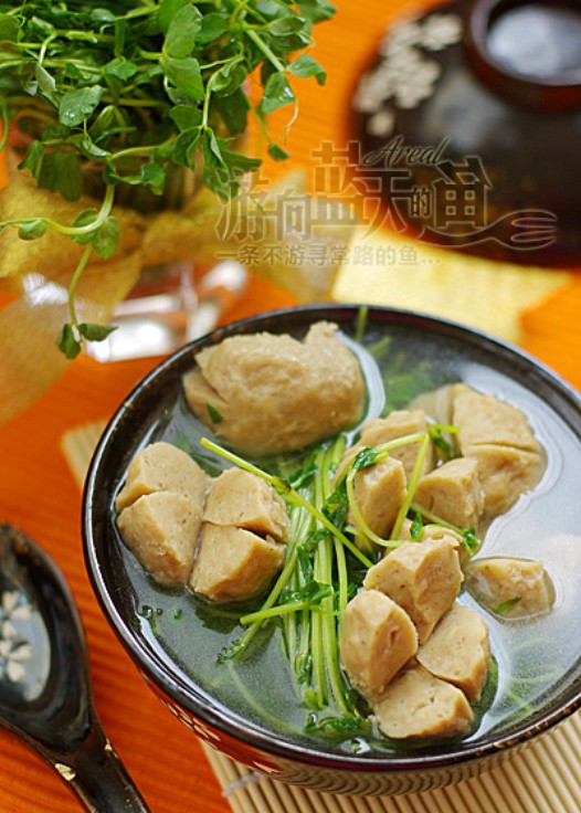 豌豆苗牛丸汤的做法