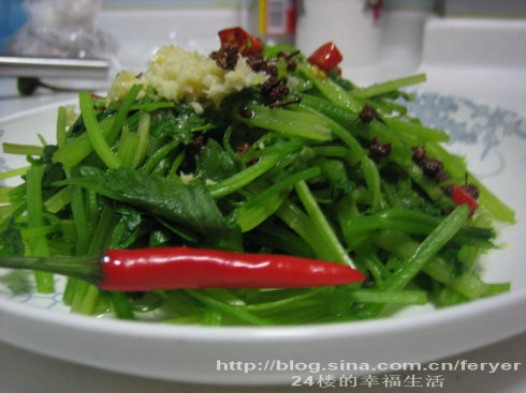 炝拌芹菜的做法