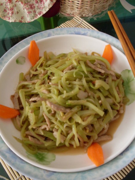 莴笋炒肉的做法