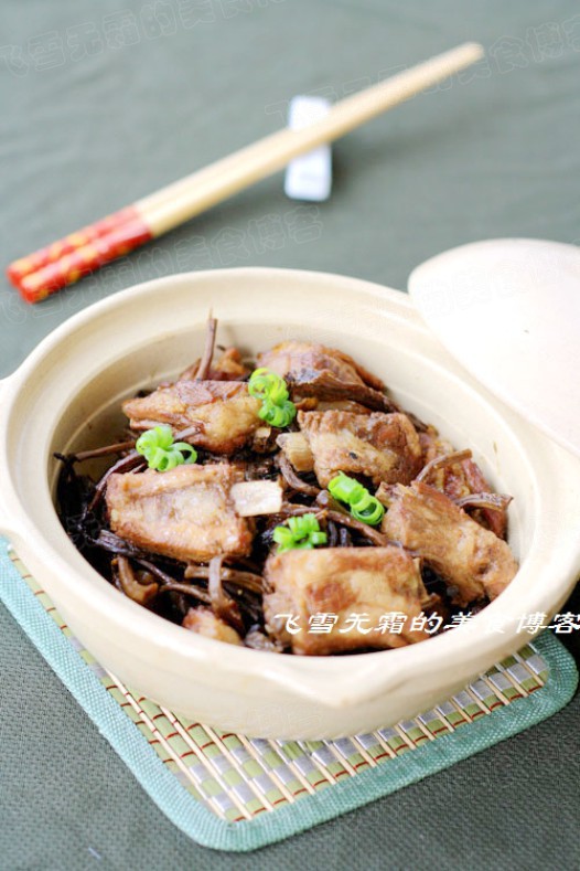 茶树菇排骨煲的做法
