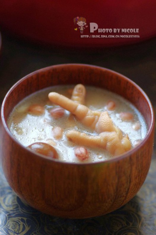 养颜山药杂豆煲鸡脚的做法