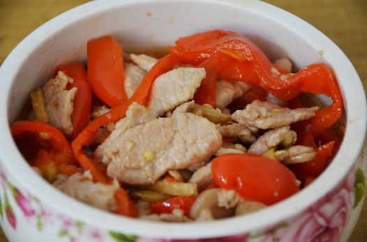 红辣椒炒肉的做法