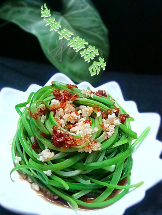 凉拌手撕蒜苔的做法
