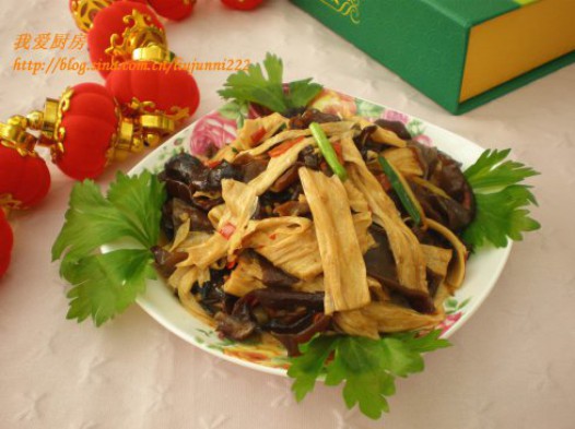 黑木耳炒腐竹的做法