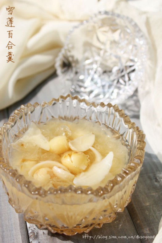 雪耳莲子百合羹的做法