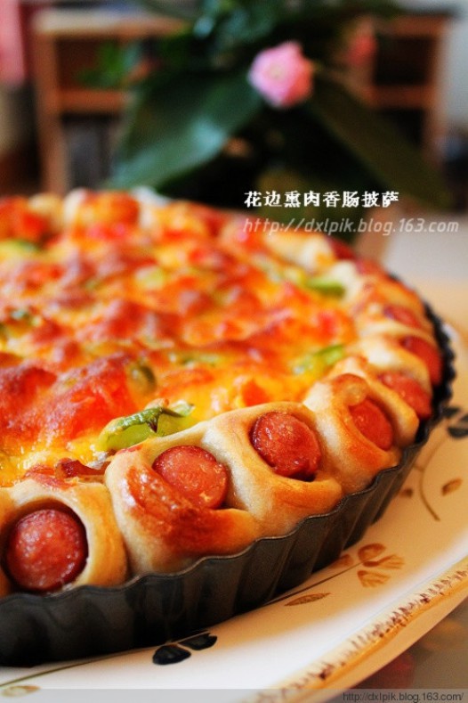 花边香肠熏肉披萨的做法