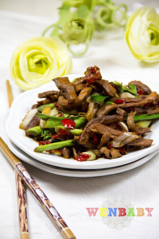 青蒜炒肉丝的做法