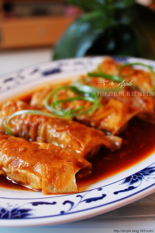 红烧豆腐皮肉卷的做法