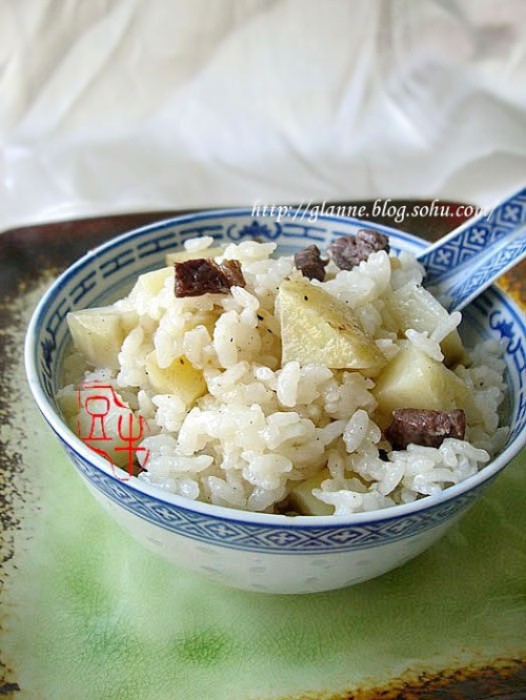 土豆咸肉焖米饭的做法