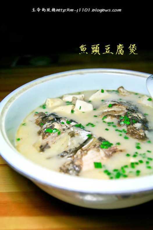 鱼头豆腐煲的做法