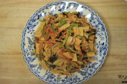 腐竹蔬菜烧肉的做法