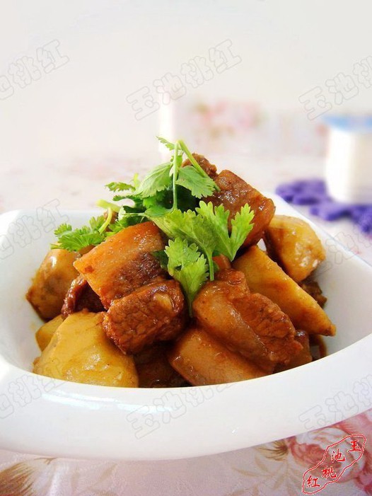 芋头烧肉的做法
