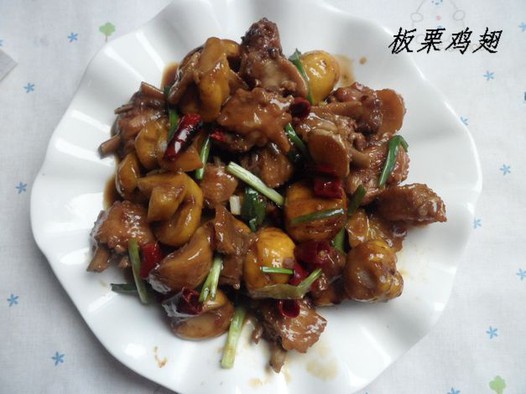 板栗鸡翅的做法
