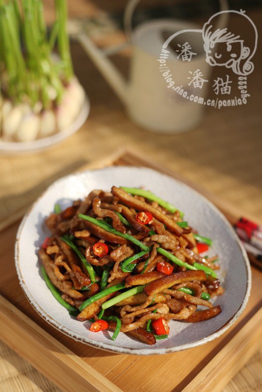 青蒜炒豆干肉丝的做法