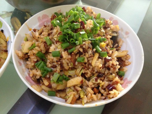 川味老干妈腊肉炒饭(懒人版)的做法