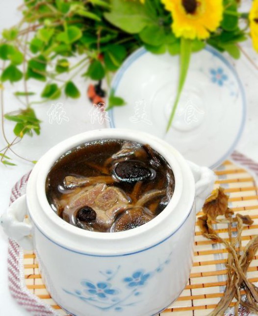 茶树菇排骨汤的做法